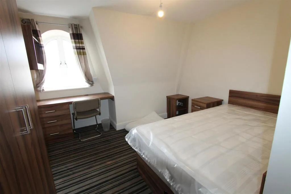 6 bedroom apartment for rent