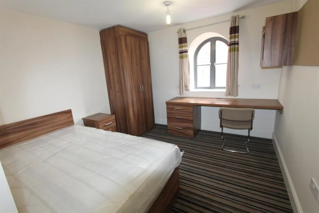 6 bedroom apartment for rent