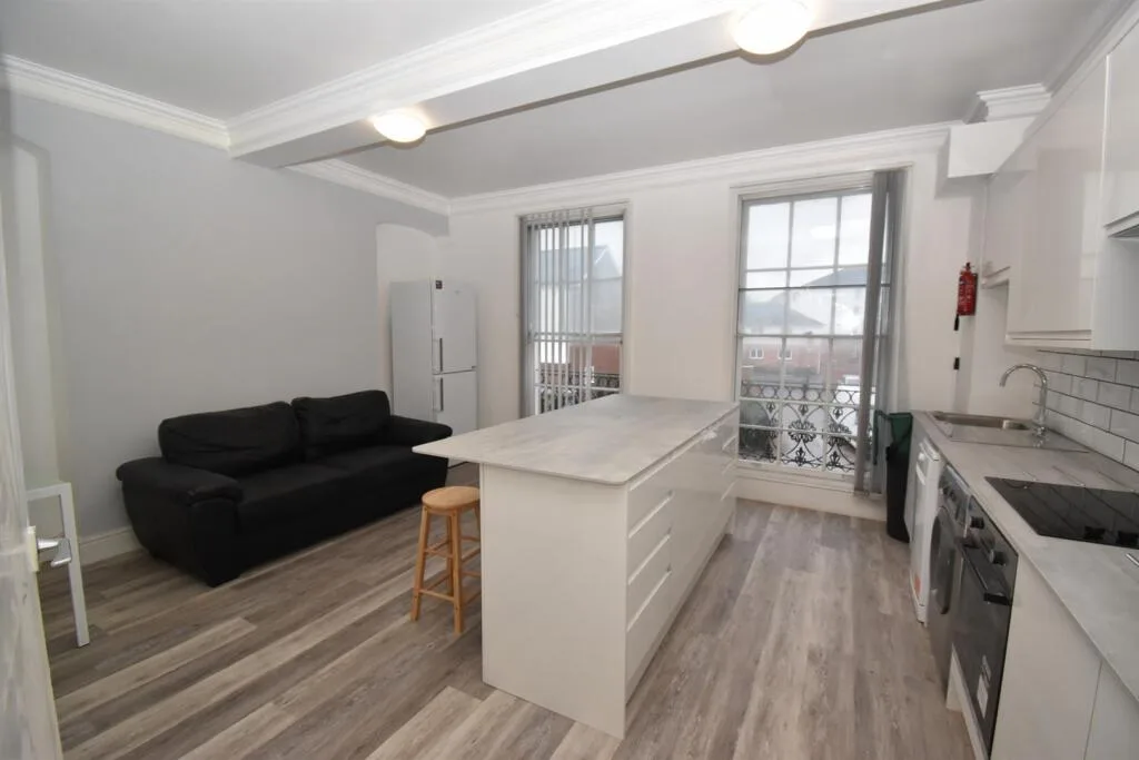 4 bedroom apartment for rent