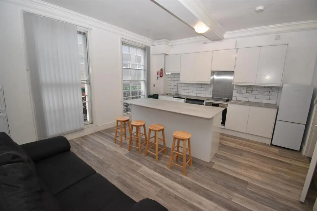4 bedroom apartment for rent