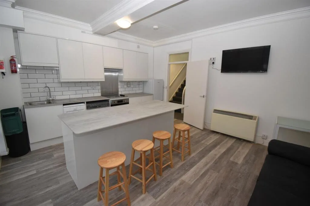 4 bedroom apartment for rent