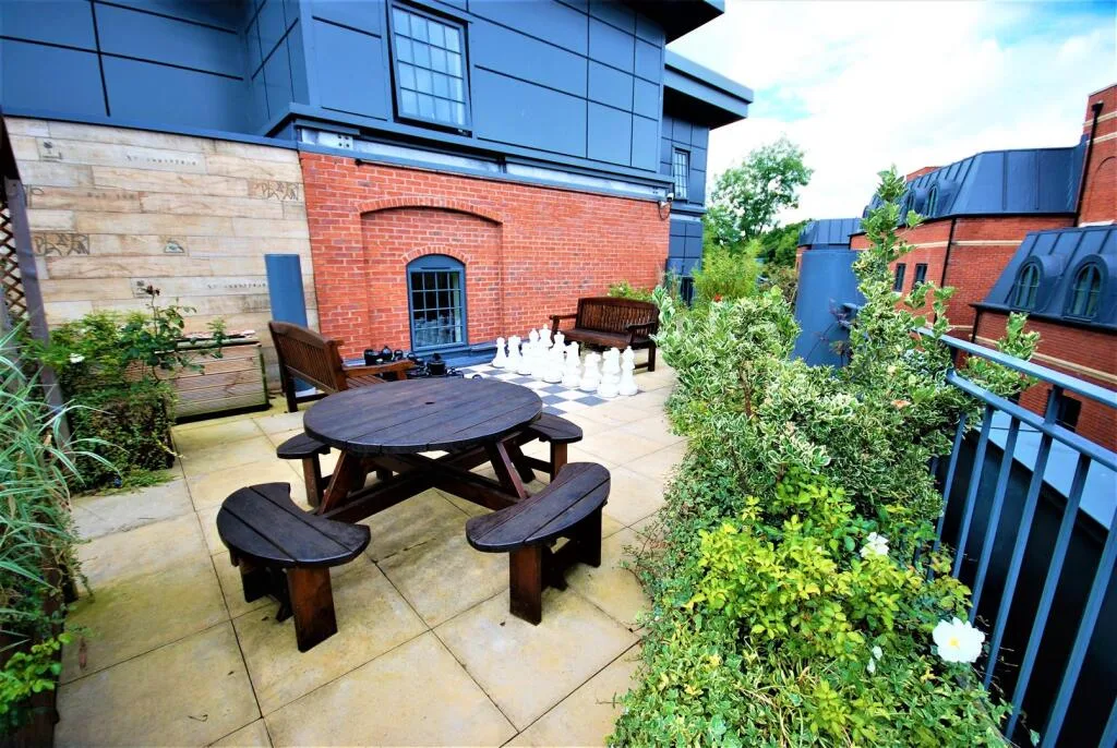 6 bedroom apartment for rent