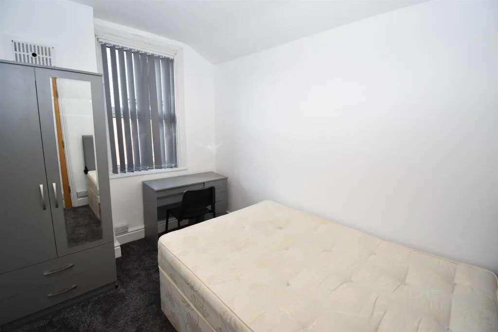 6 bedroom house for rent
