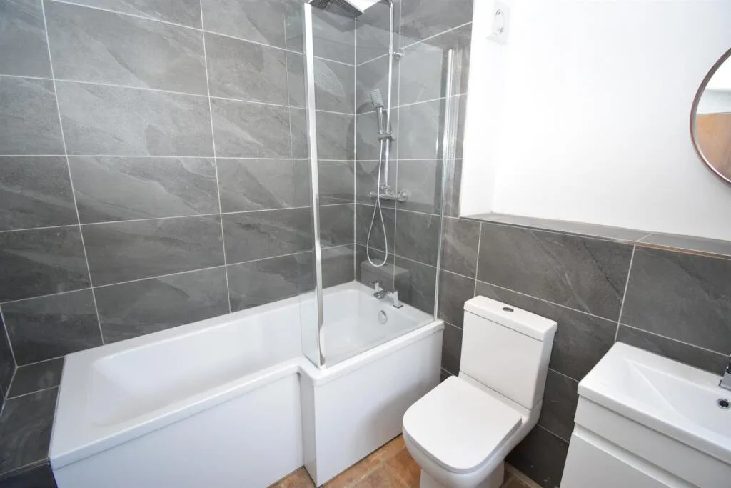 6 bedroom house for rent