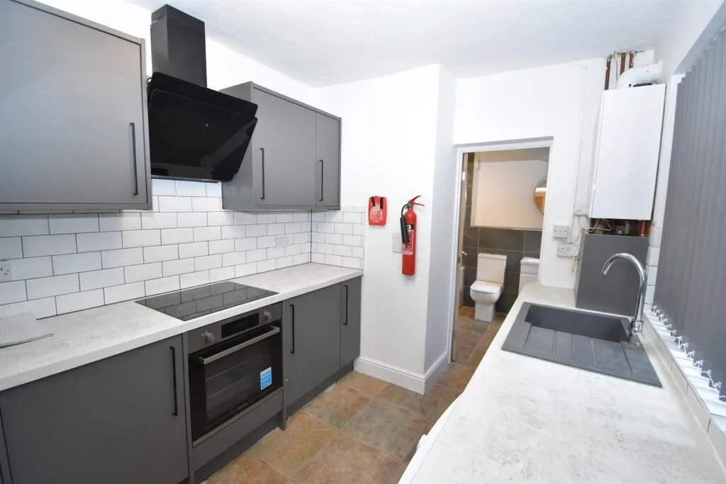 6 bedroom house for rent