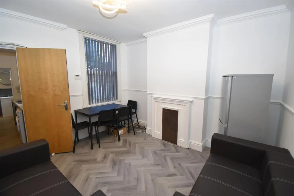 6 bedroom house for rent