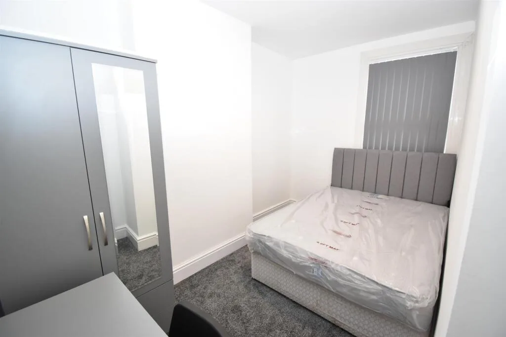 6 bedroom house for rent