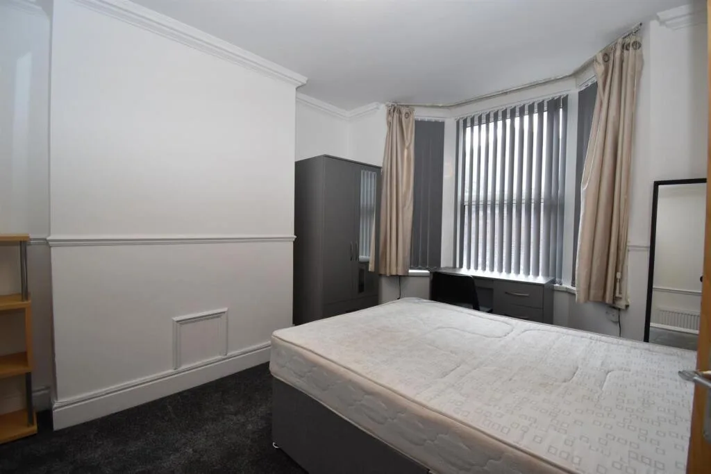 6 bedroom house for rent