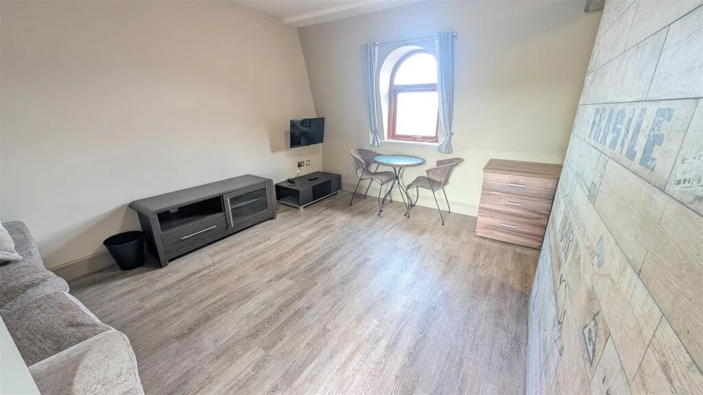 6 bedroom apartment for rent