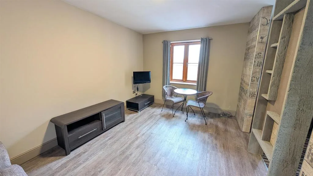 6 bedroom apartment for rent
