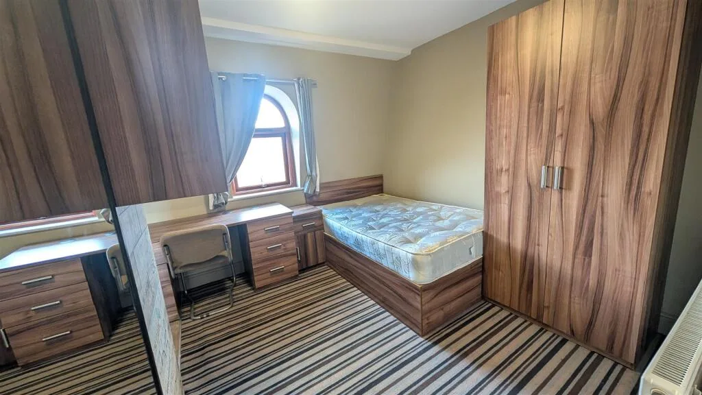 6 bedroom apartment for rent