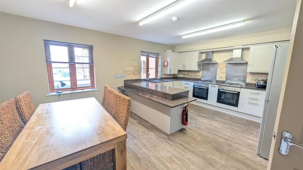 6 bedroom apartment for rent