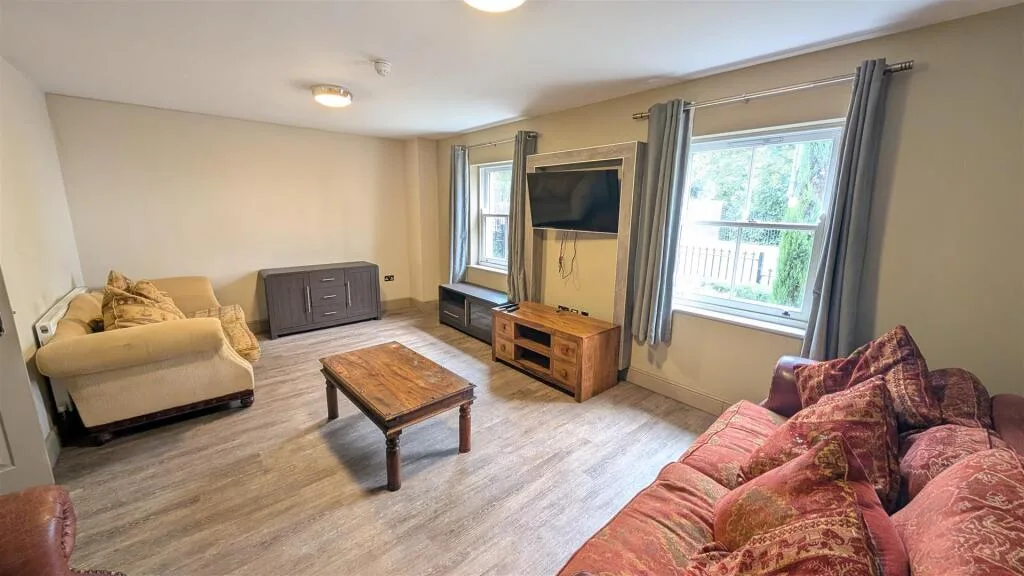 6 bedroom apartment for rent