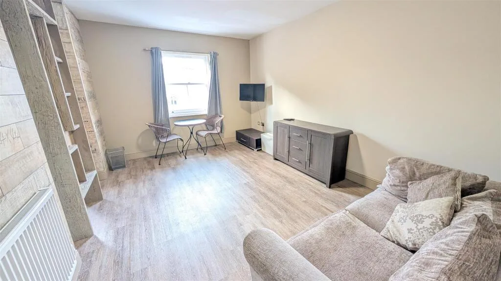 6 bedroom apartment for rent