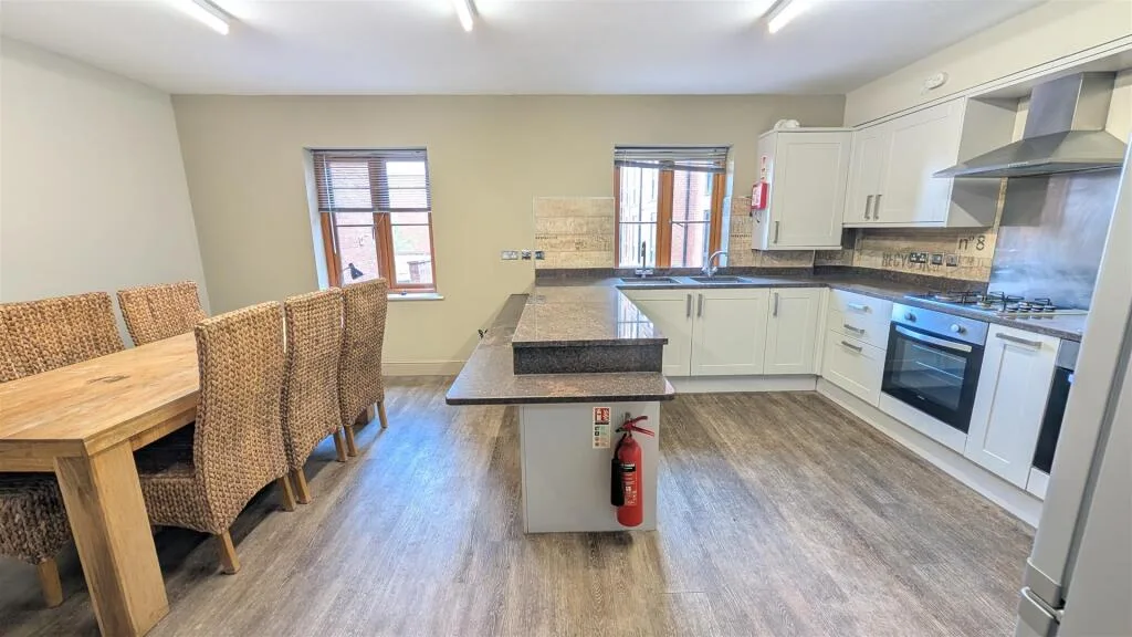 6 bedroom apartment for rent