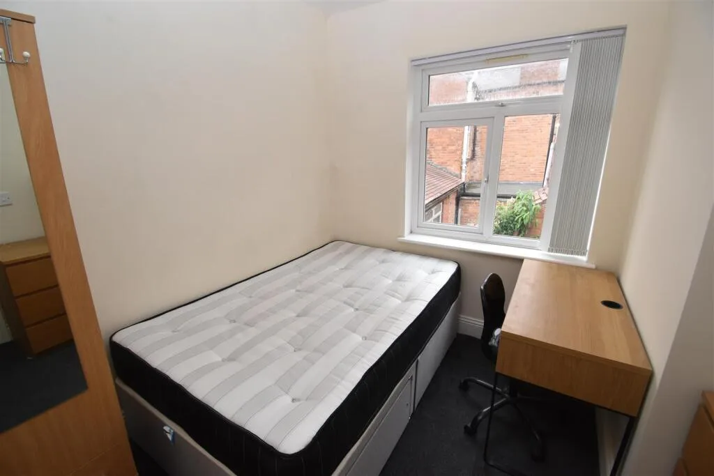 5 bedroom apartment for rent