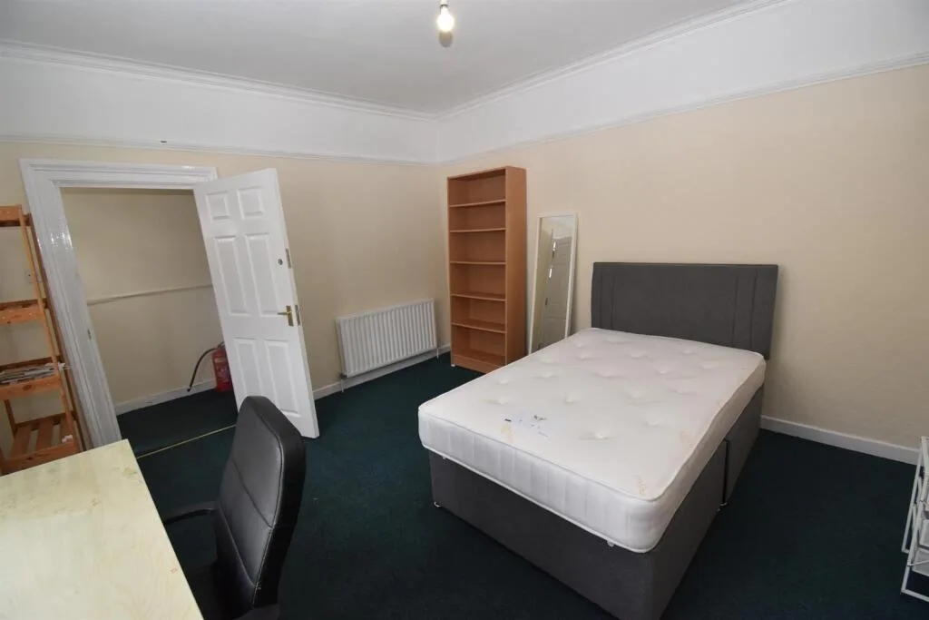 6 bedroom house for rent