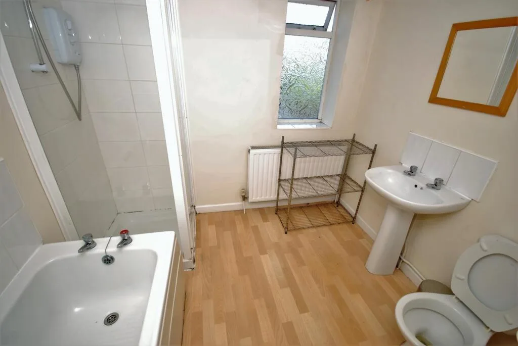 6 bedroom house for rent