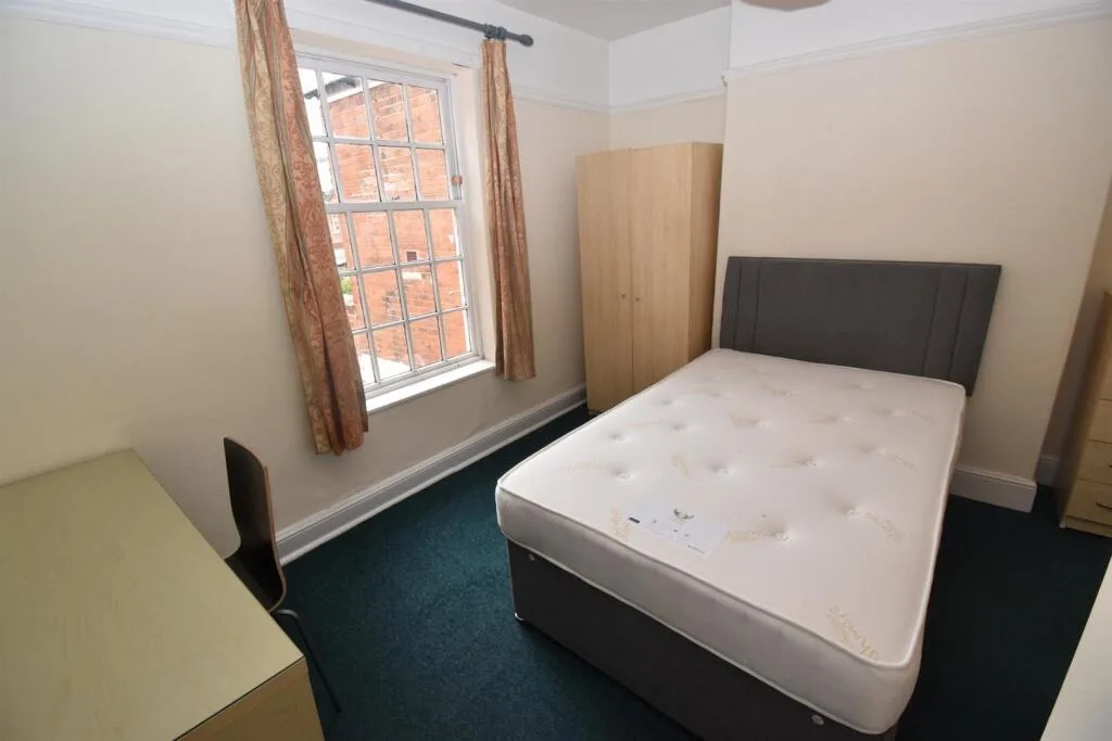 6 bedroom house for rent