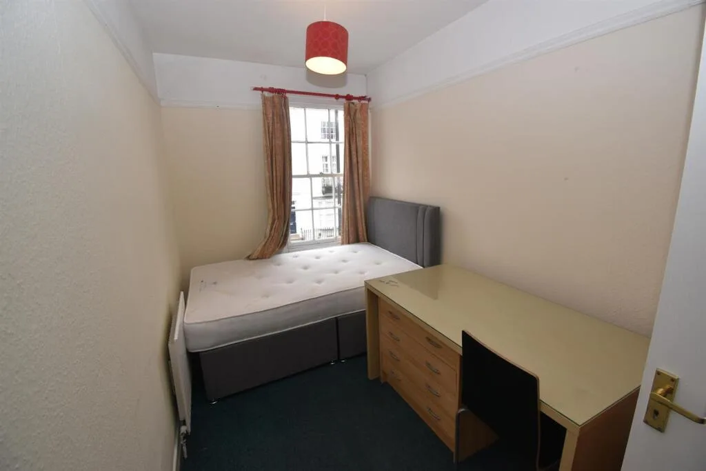 6 bedroom house for rent