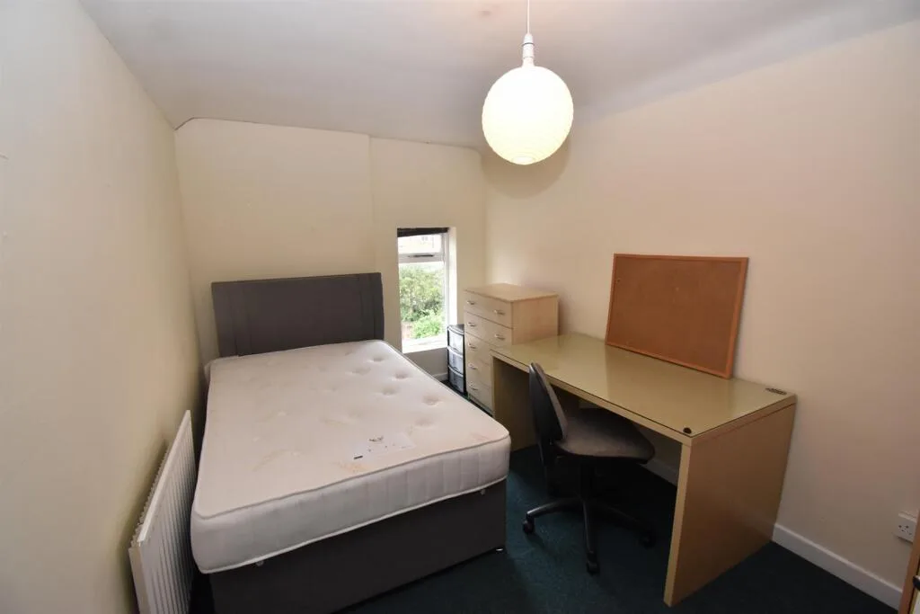 6 bedroom house for rent