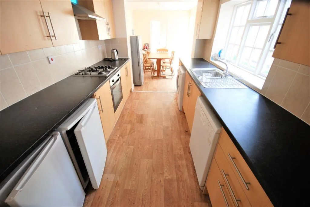 6 bedroom house for rent