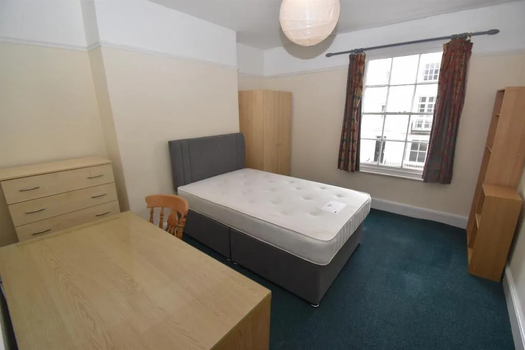 6 bedroom house for rent