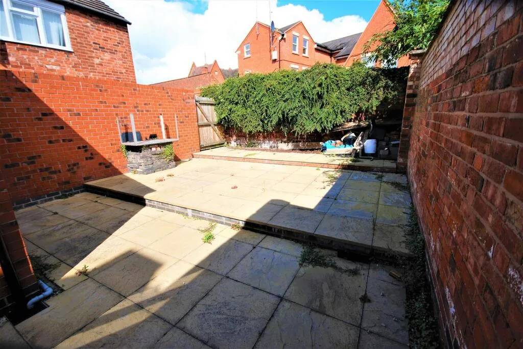 6 bedroom house for rent