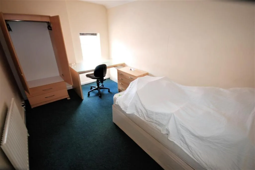 6 bedroom house for rent