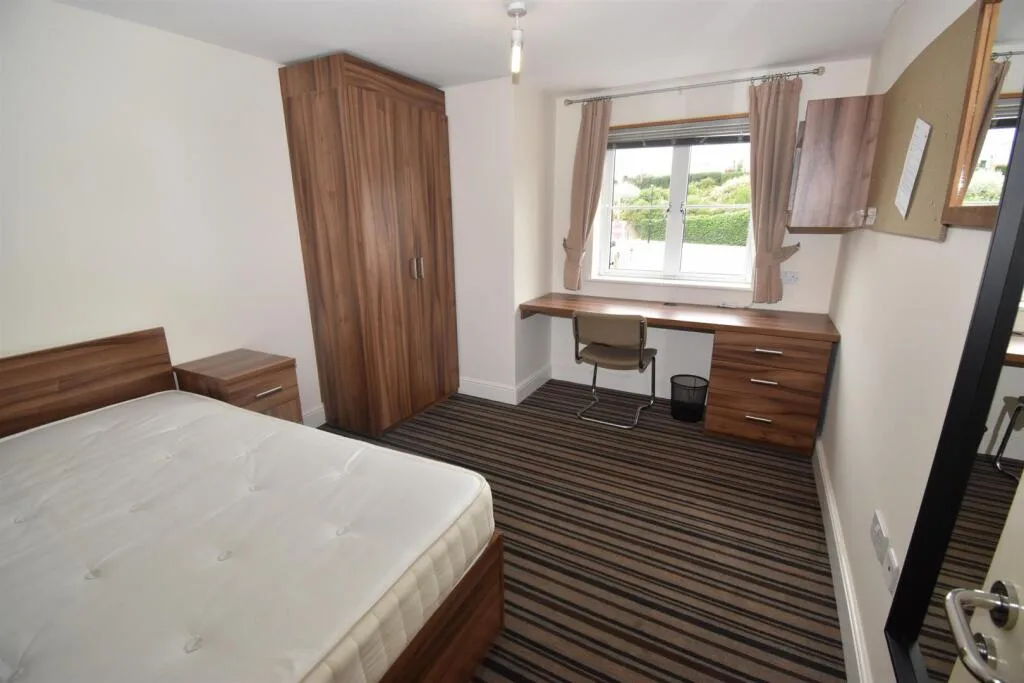 5 bedroom apartment for rent