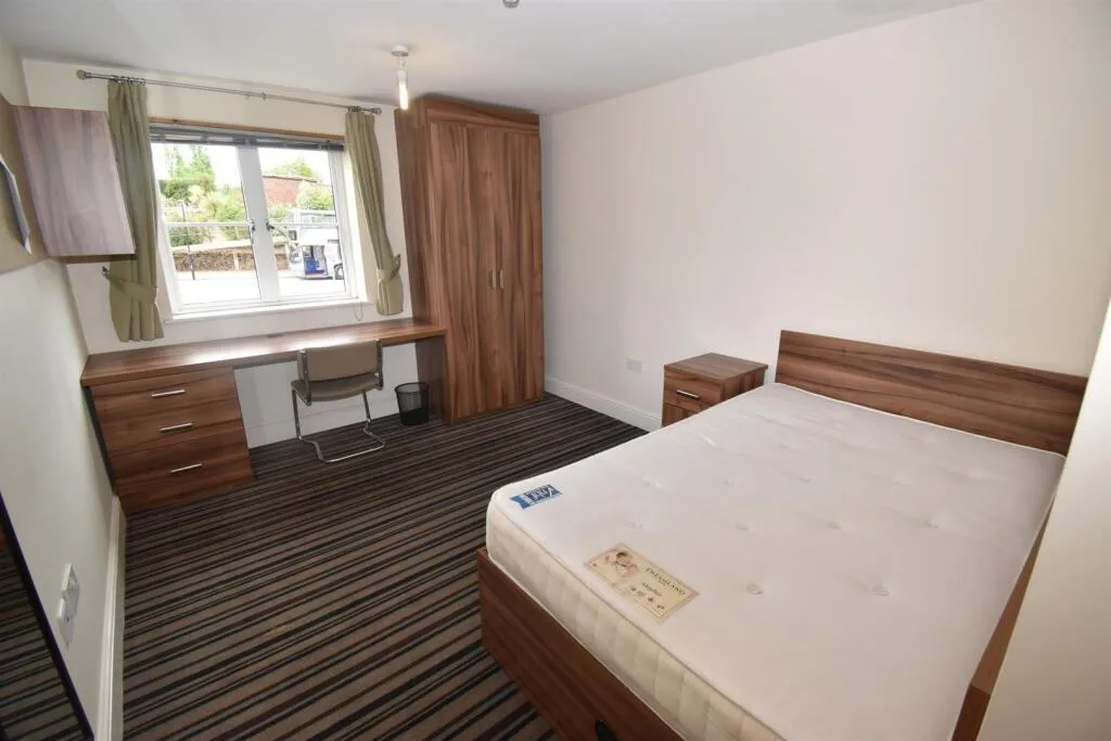 5 bedroom apartment for rent