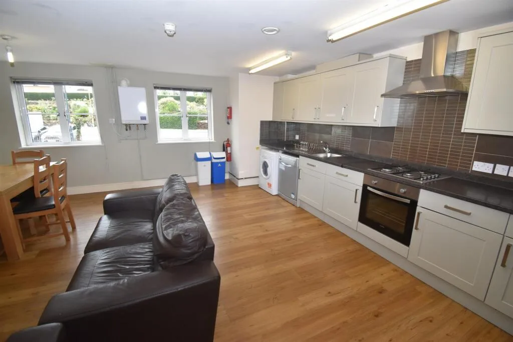 5 bedroom apartment for rent