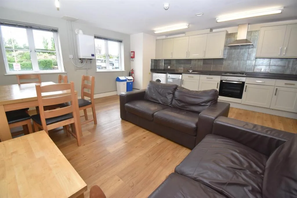 5 bedroom apartment for rent