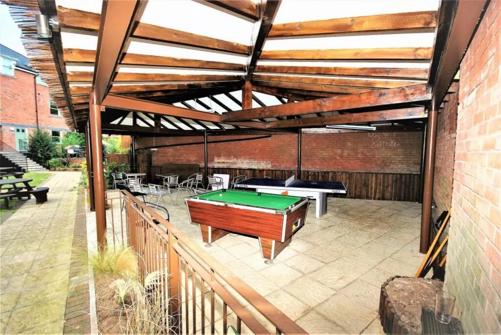 8 bedroom house for rent