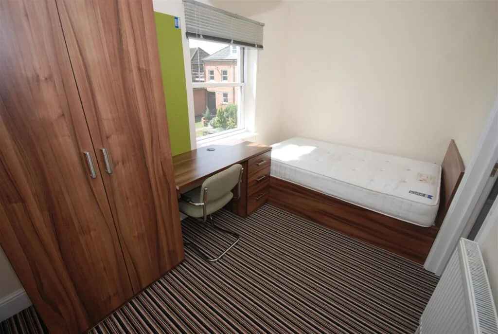 8 bedroom house for rent