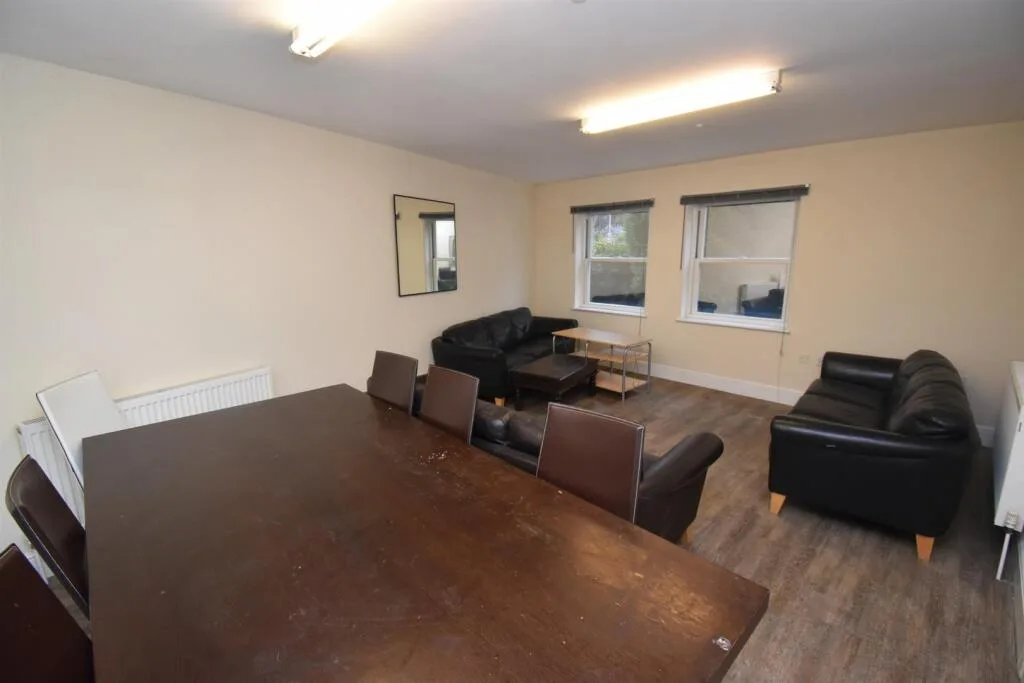 8 bedroom house for rent