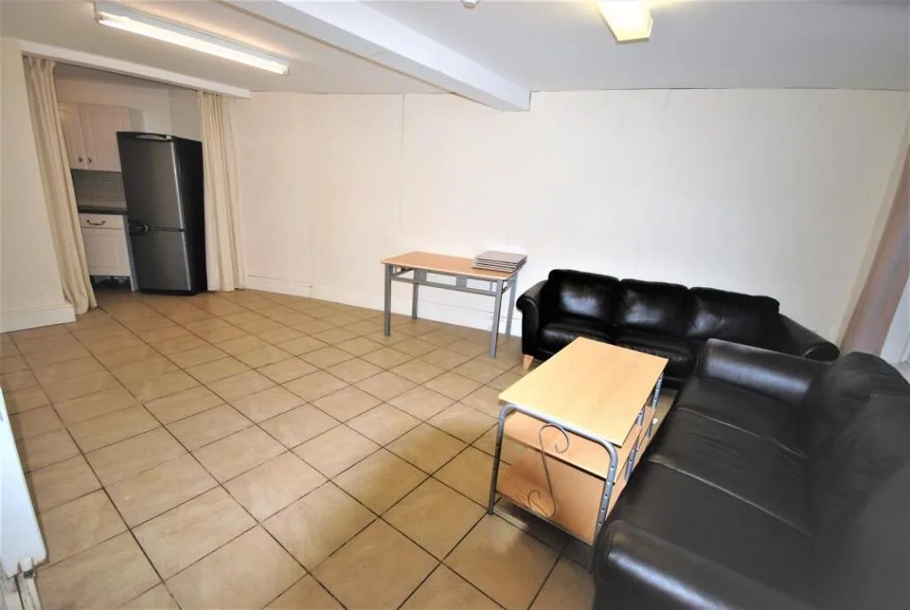 8 bedroom house for rent