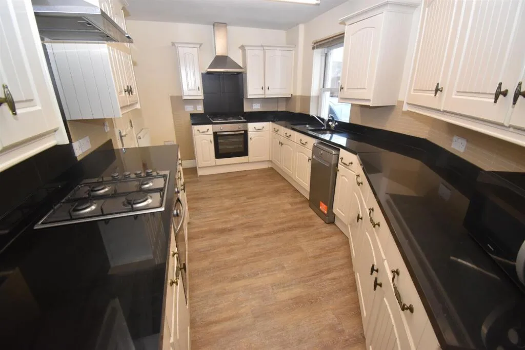 8 bedroom house for rent