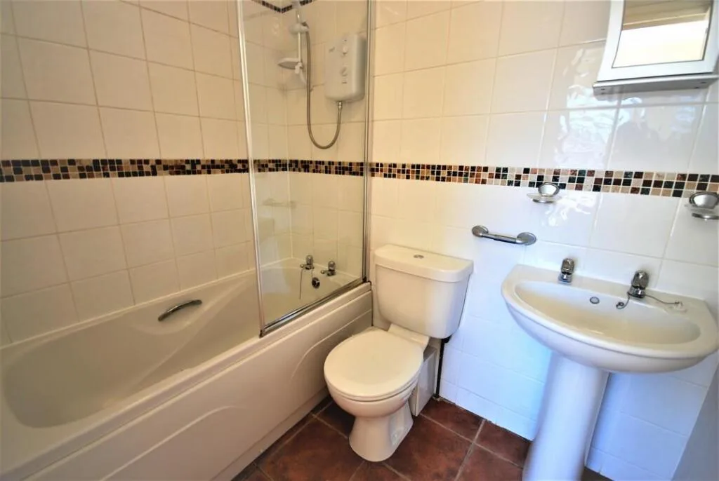 8 bedroom house for rent