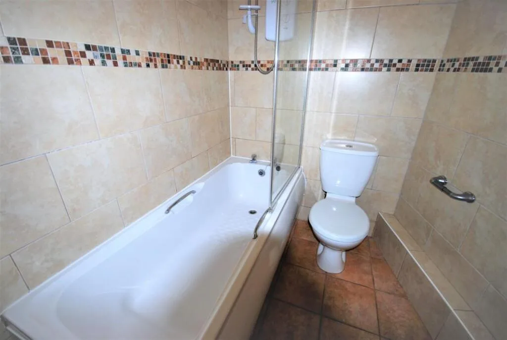 8 bedroom house for rent