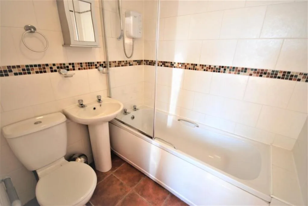 8 bedroom house for rent