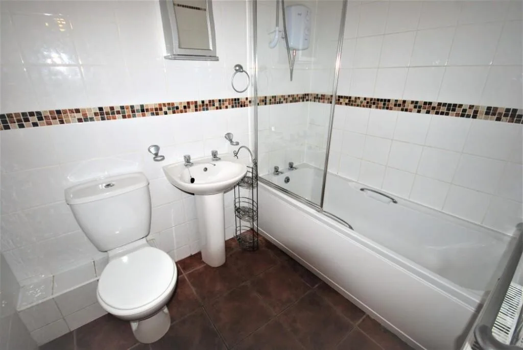 8 bedroom house for rent