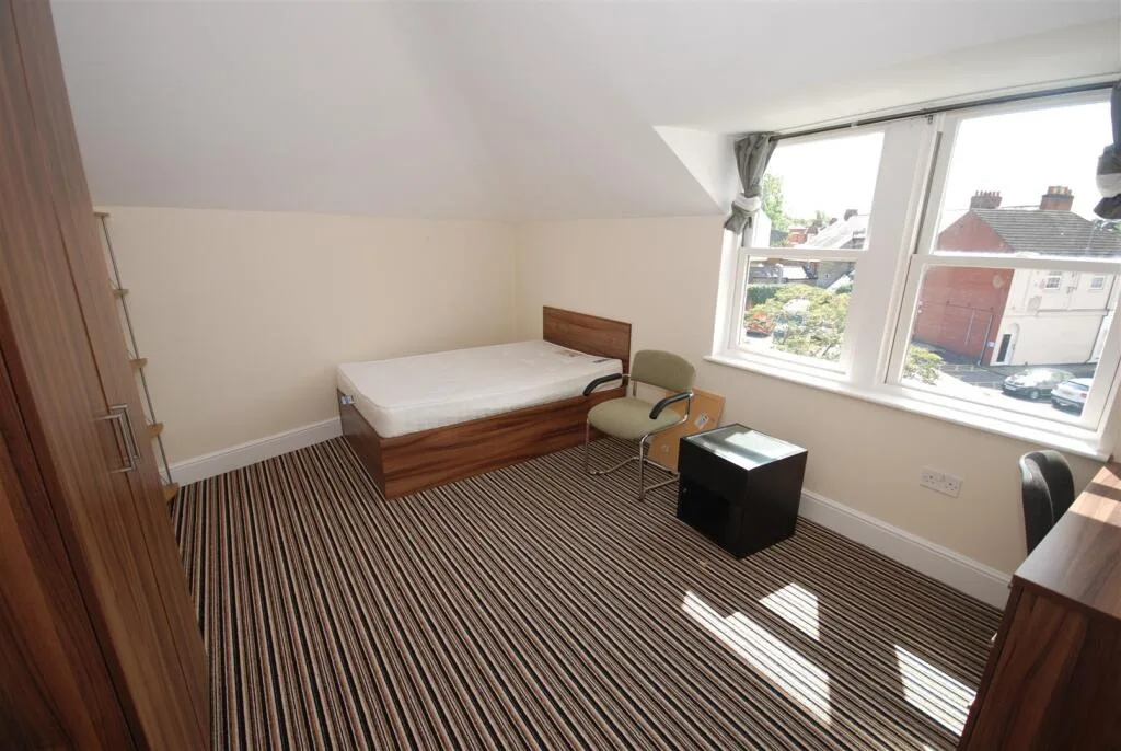8 bedroom house for rent