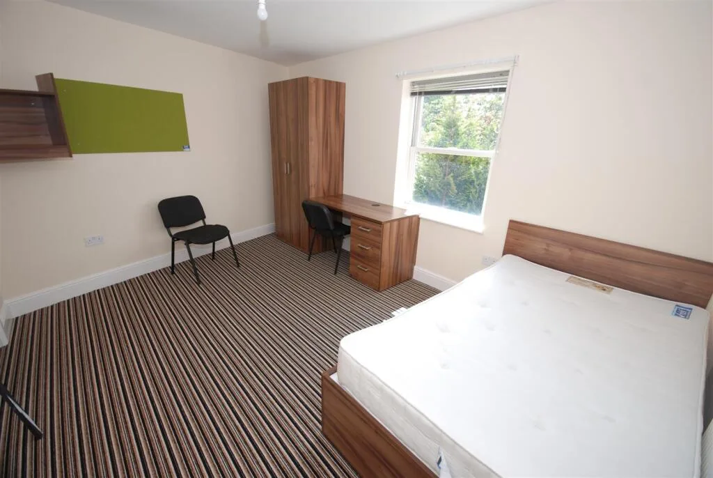 8 bedroom house for rent