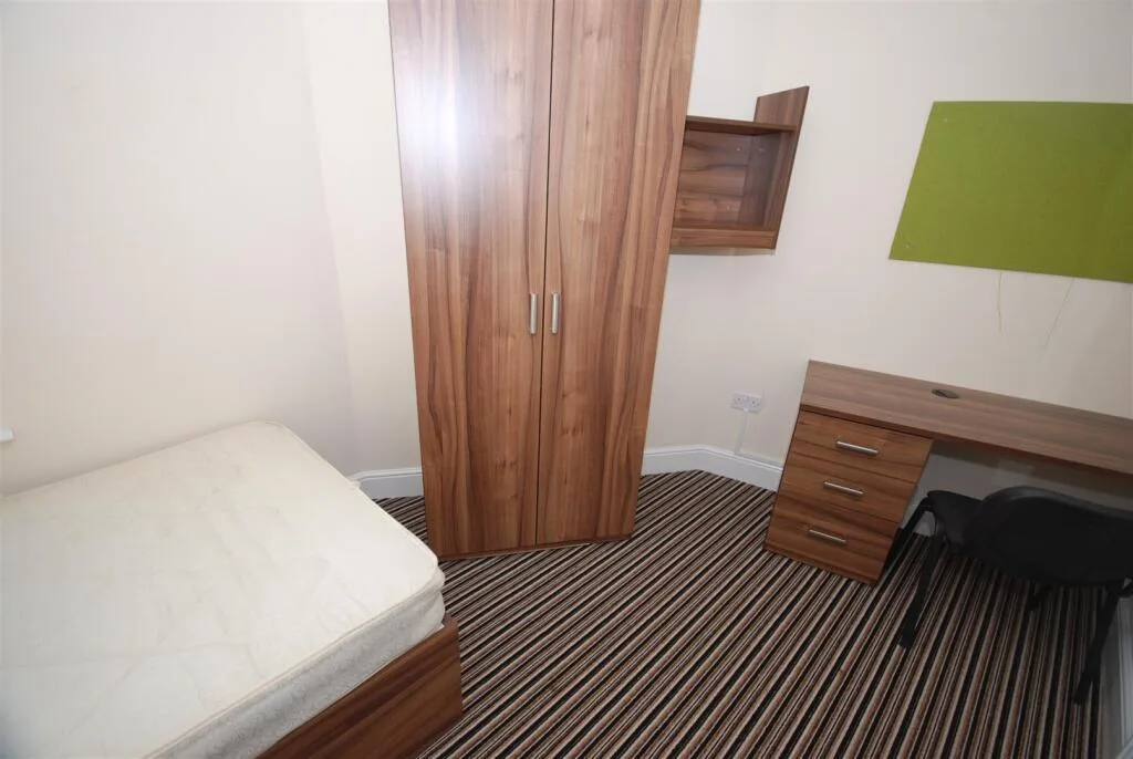 8 bedroom house for rent