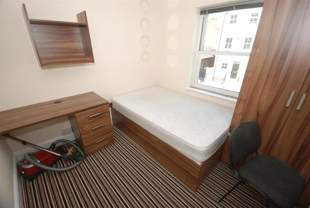 8 bedroom house for rent
