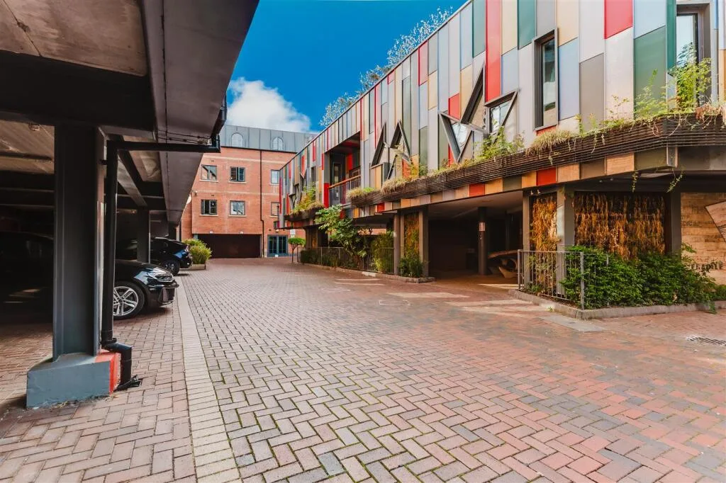 8 bedroom apartment for rent