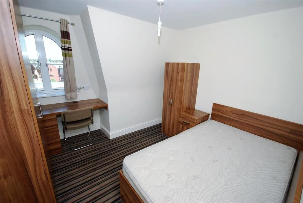 8 bedroom apartment for rent