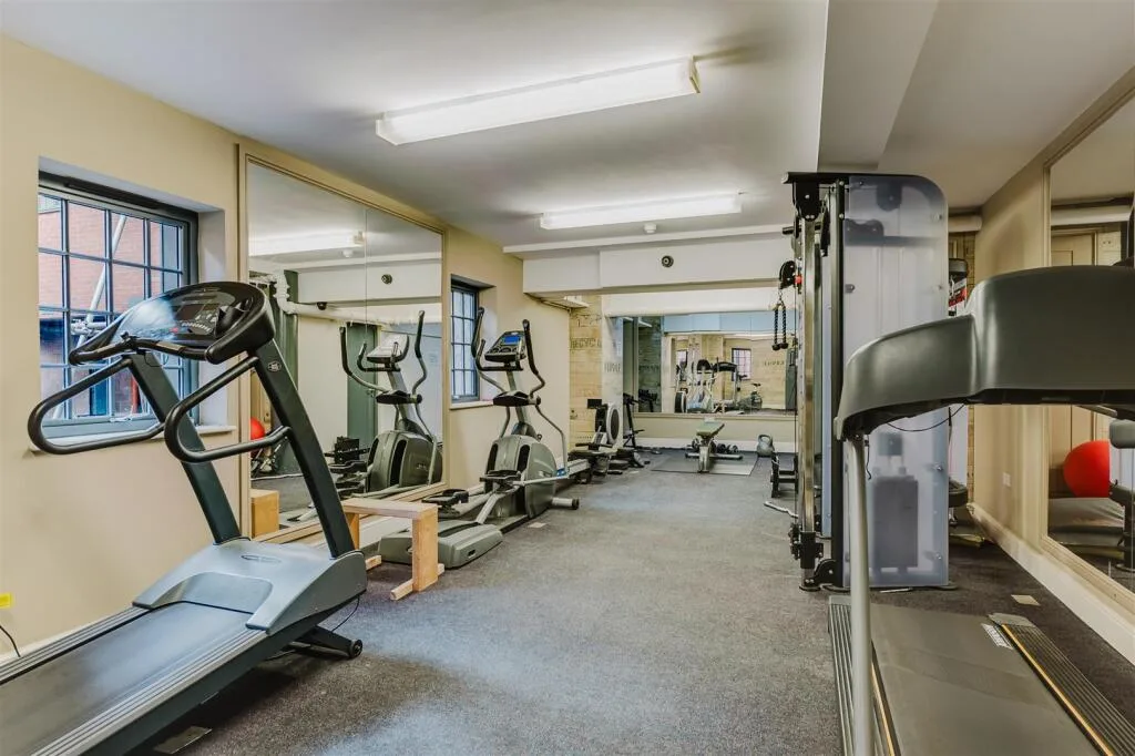 8 bedroom apartment for rent