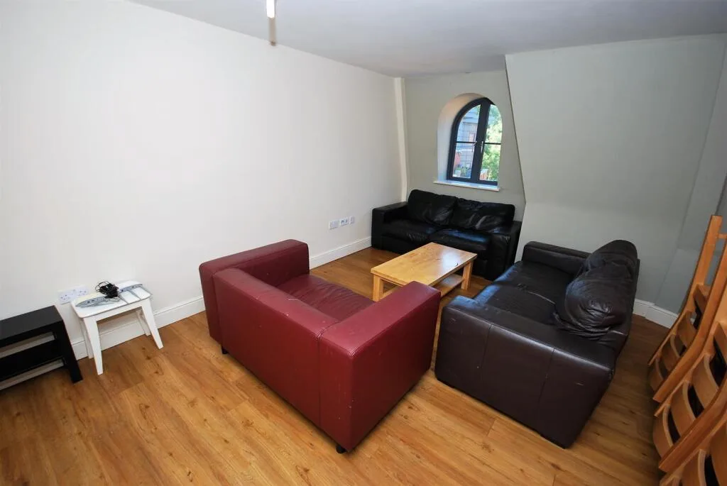 8 bedroom apartment for rent